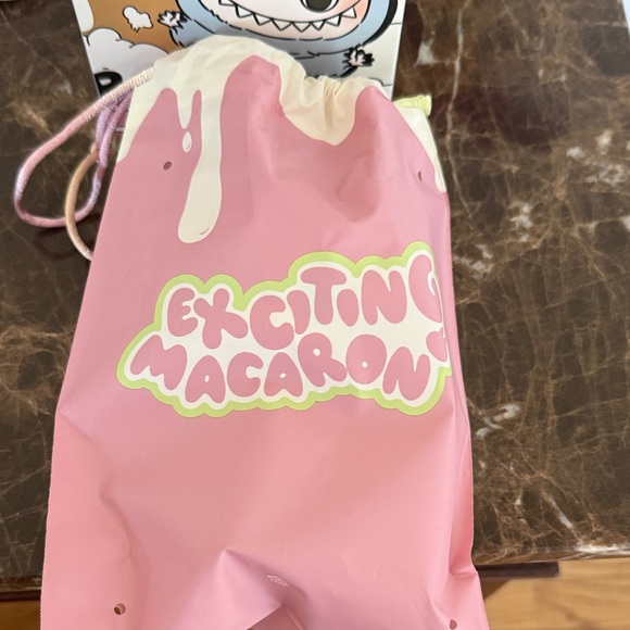 Macaron Labubu - Lychee Berry - Picture 3 of 6